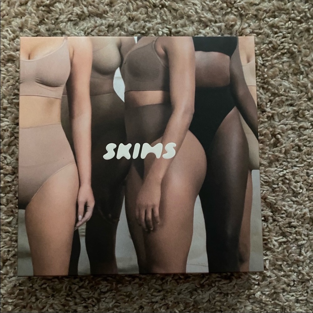 SKIMS core control thong- sienna